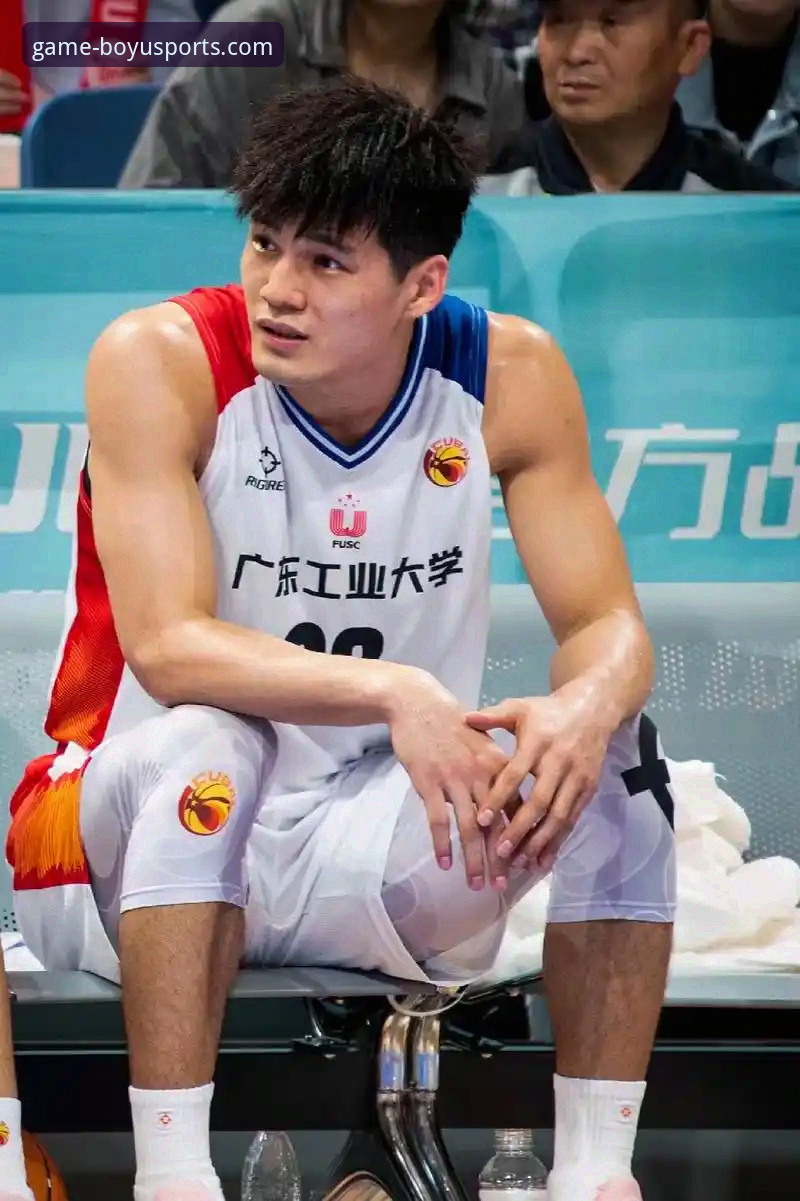 CBA状元陈国豪“回避条款”深度分析：两场仅打一节，卡位战无奈坐板凳